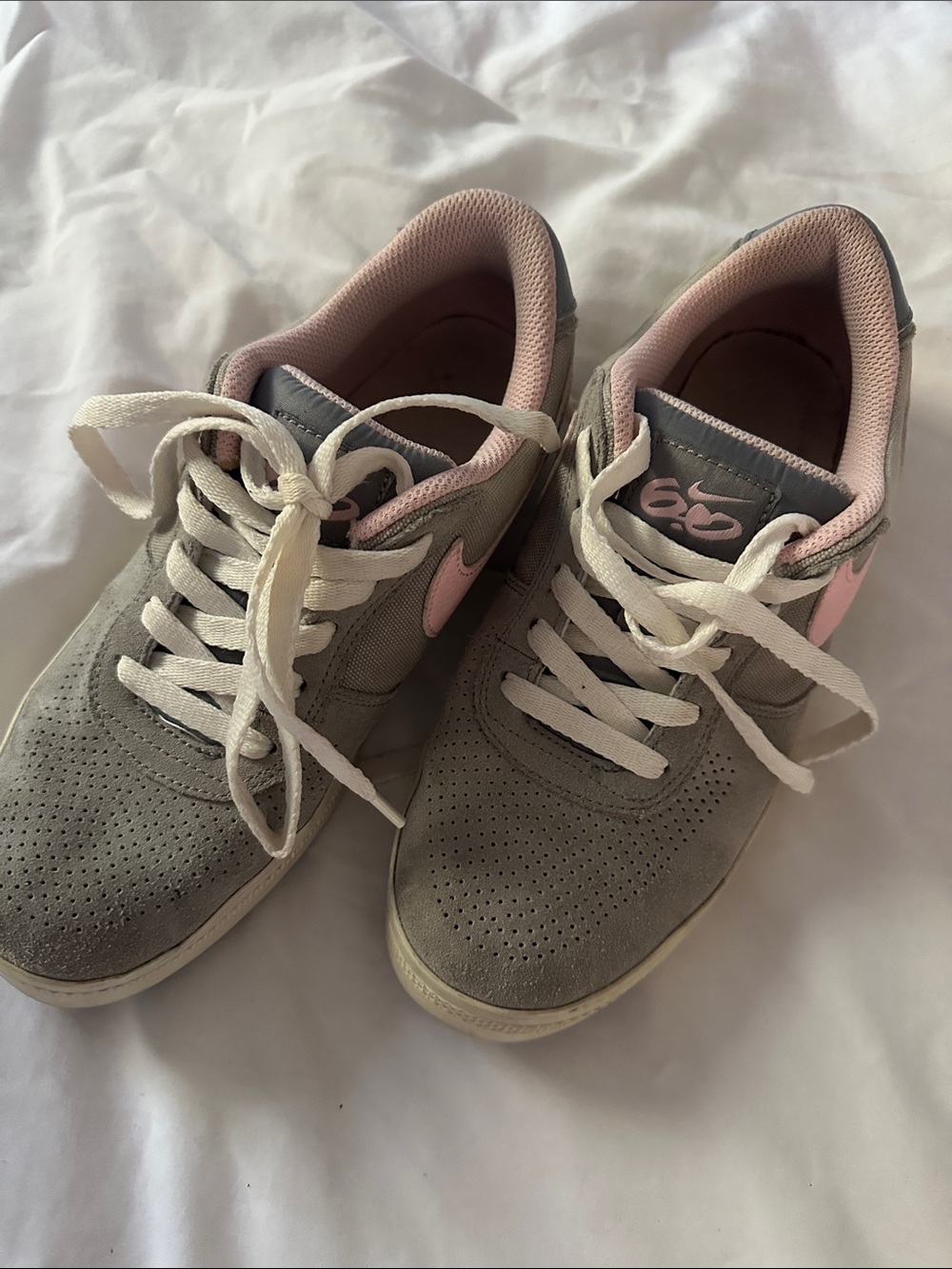 Nike Women's Grey and Pink Low-Top Sneakers